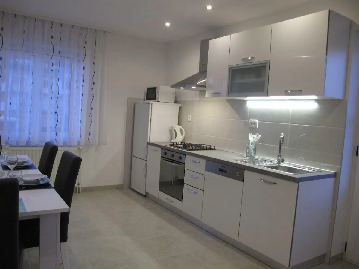 Perivoj Apartment Kastela Croatia