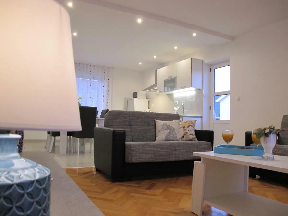 Perivoj Apartment Kastela