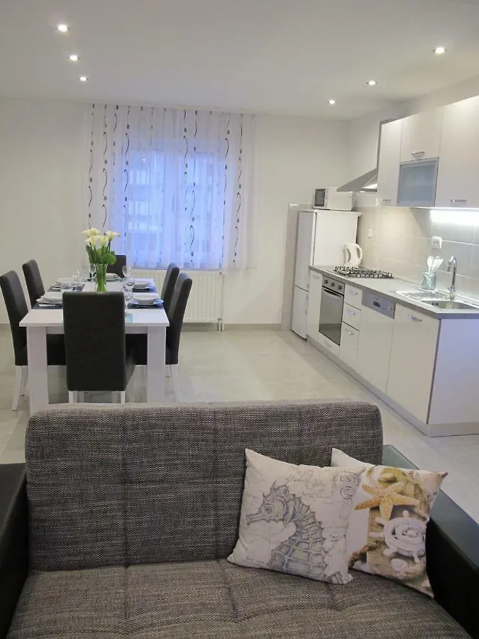 Perivoj Apartment Kastela